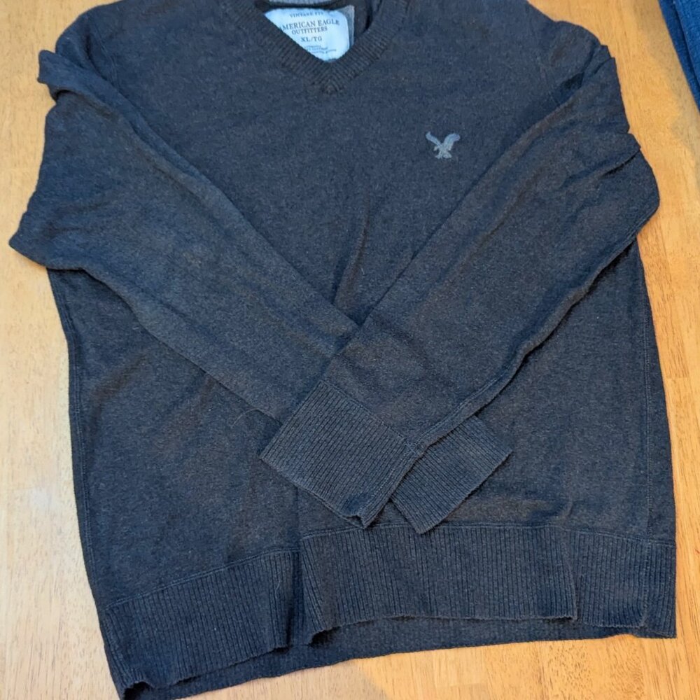 Men's American Eagle Classic 90's Dark Gray V-Neck Sweater Long Sleeves, XL